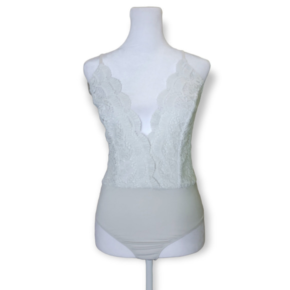 Fashion‎ Nova Womens Plunge V Neck Embroidered Lace Bodysuit Size XS White - Picture 1 of 10